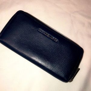 Micchael Kors Genuine leather wallet